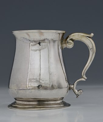 Lot 264 - A George II silver pint mug, by Richard Gurney...