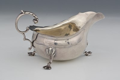 Lot 255 - A George V silver sauce boat, by Henry...