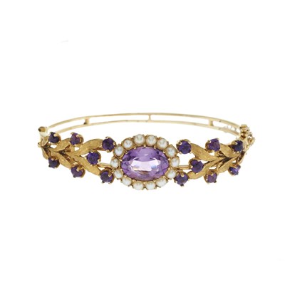Lot 129 - A 9ct gold amethyst and split pearl bangle