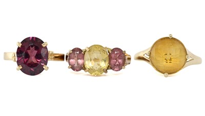 Lot 462 - Three gem set rings