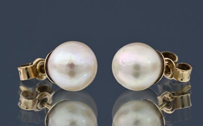Lot 415 - A pair of cultured pearl stud earrings