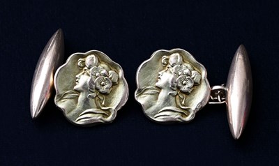 Lot 4 - A pair of Arts and Crafts 9ct gold cufflinks