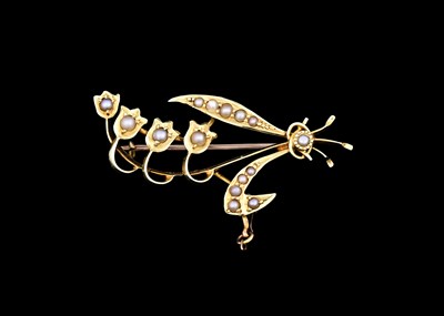 Lot 424 - An Edwardian 15ct gold split pearl floral spray brooch