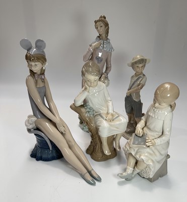 Lot 75 - Five Lladro/Nao figurines, including Bunny...
