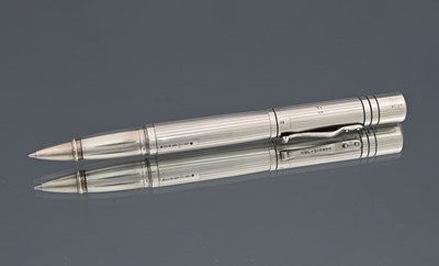 Lot 204 - An Elizabeth II silver rollerball pen, by Yard-...