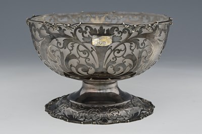 Lot 252 - A George V silver pedestal bowl, by Josiah...