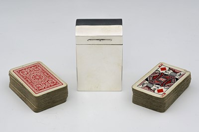 Lot 192 - An Edwardian silver playing card box, by Grey...