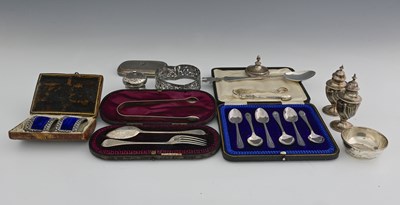 Lot 250 - A single pair of George III silver sugar tongs,...