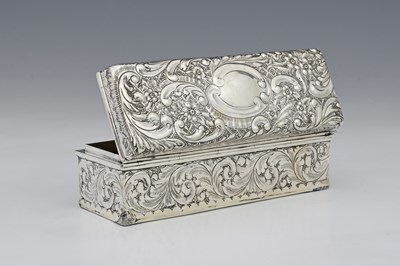 Lot 293 - An Edwardian silver dressing table box, by A &...