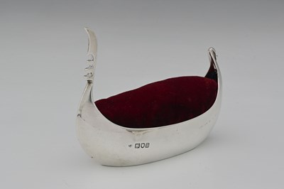 Lot 79 - An Edwardian novelty silver Viking canoe or...