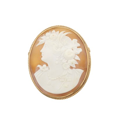 Lot 175 - A 1970s 9ct gold cameo brooch, carved to depict Flora