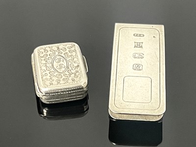 Lot 148 - George III silver vinaigrette, rectangular...