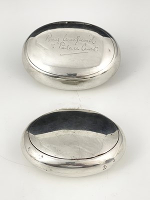 Lot 120 - A George V silver squeeze action tobacco box,...