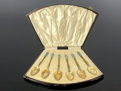 Lot 284 - An Edwardian cased set of silver gilt...