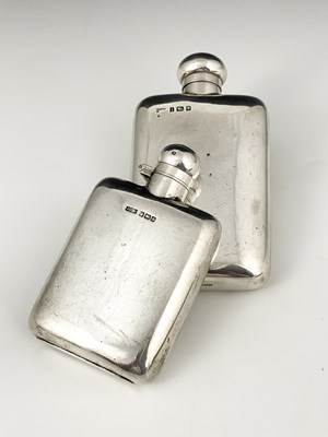 Lot 116 - A George V silver hip flask, of rounded...