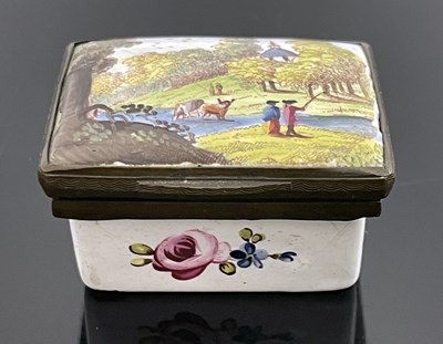 Lot 466 - A Bilston enamelled snuff box, circa 1785,...