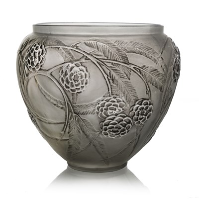 Lot 25 - Rene Lalique, a Nefliers glass vase, model 940,...