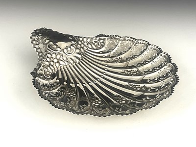 Lot 285 - A Victorian silver scallop shell dish, the...