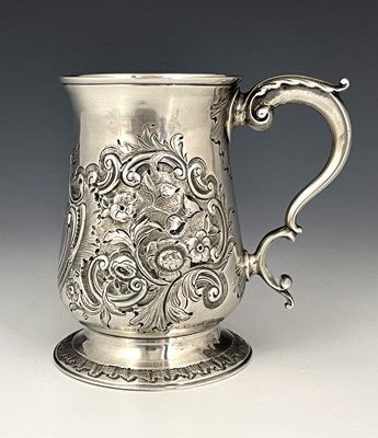 Lot 112 - A George III silver mug, of tapering...