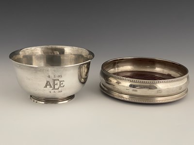 Lot 76 - A George V silver bowl, modelled in the George...