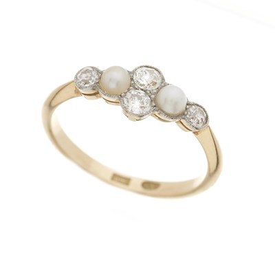 Lot 5 - An Edwardian 18ct gold diamond and pearl dress ring