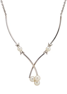 Lot 185 - A gold cultured pearl necklace