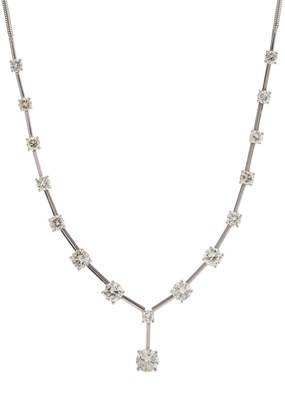 Lot 37 - An 18ct gold diamond necklace
