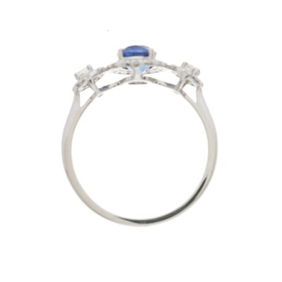 Lot 36 - An 18ct gold sapphire and diamond triple cluster ring