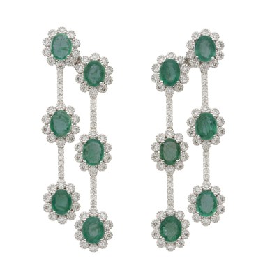 Lot 61 - A pair of 18ct gold emerald and diamond cluster chandelier drop earrings