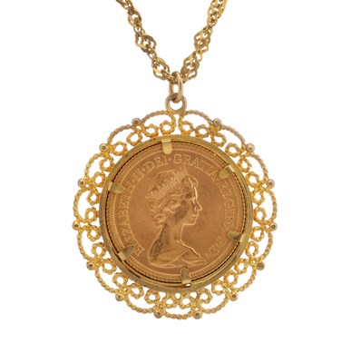 Lot 192 - Elizabeth II, a gold full sovereign coin pendant, with chain