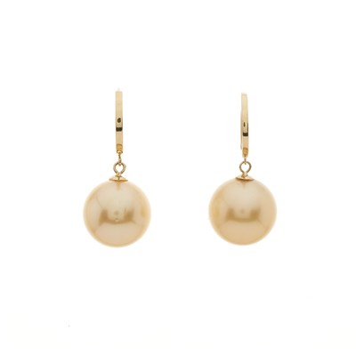Lot 144 - A pair of 18ct gold cultured pearl drop earrings