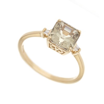 Lot 138 - An 18ct gold diaspore and diamond dress ring