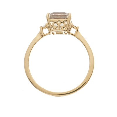 Lot 138 - An 18ct gold diaspore and diamond dress ring