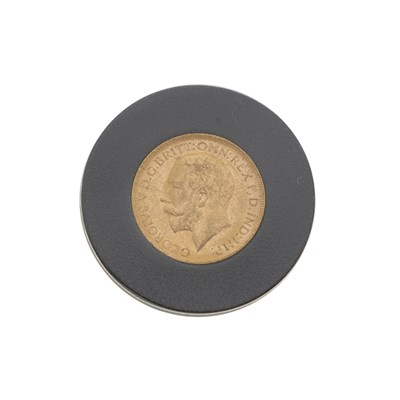 Lot 207 - George V, a 1922 gold full sovereign coin