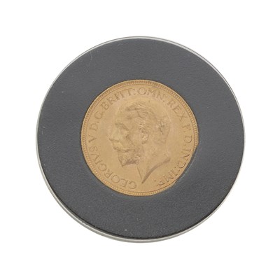 Lot 208 - George V, a 1932 gold full sovereign coin