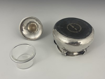 Lot 27 - An Edwardian Arts and Crafts silver inkwell,...