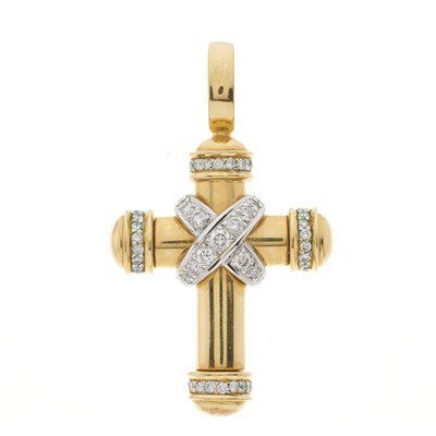 Lot 134 - An 18ct gold diamond cross pendant