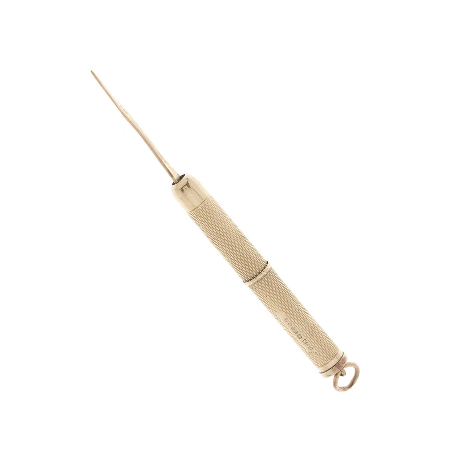 Lot 65 - Ramsden & Roed, a 9ct gold retractable toothpick