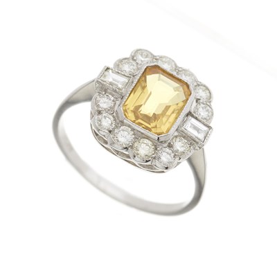 Lot 35 - A platinum yellow sapphire and diamond cluster dress ring