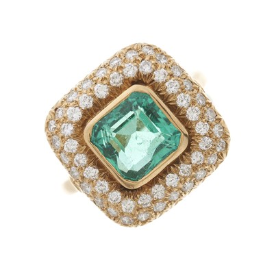 Lot 163 - An exceptional 18ct gold Colombian emerald and diamond cluster ring