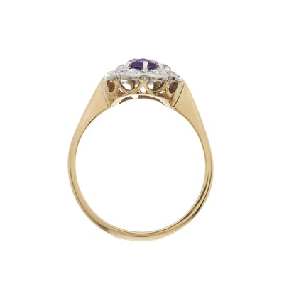 Lot 11 - An early 20th century 18ct gold amethyst and diamond cluster ring