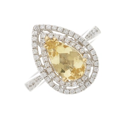 Lot 129 - An 18ct gold heliodor and diamond cluster ring