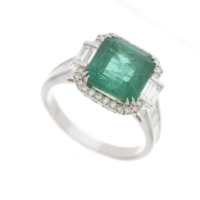 Lot 54 - An 18ct gold emerald and diamond cluster dress ring