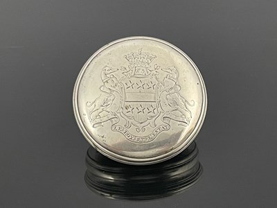 Lot 20 - An eighteenth-century silver snuff box, of...
