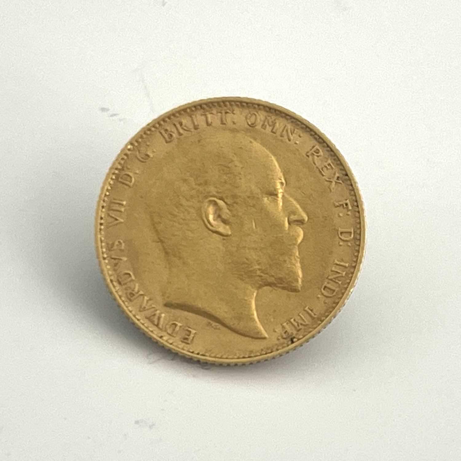 Lot 50 - Edward VII, gold sovereign, 1905, 8g