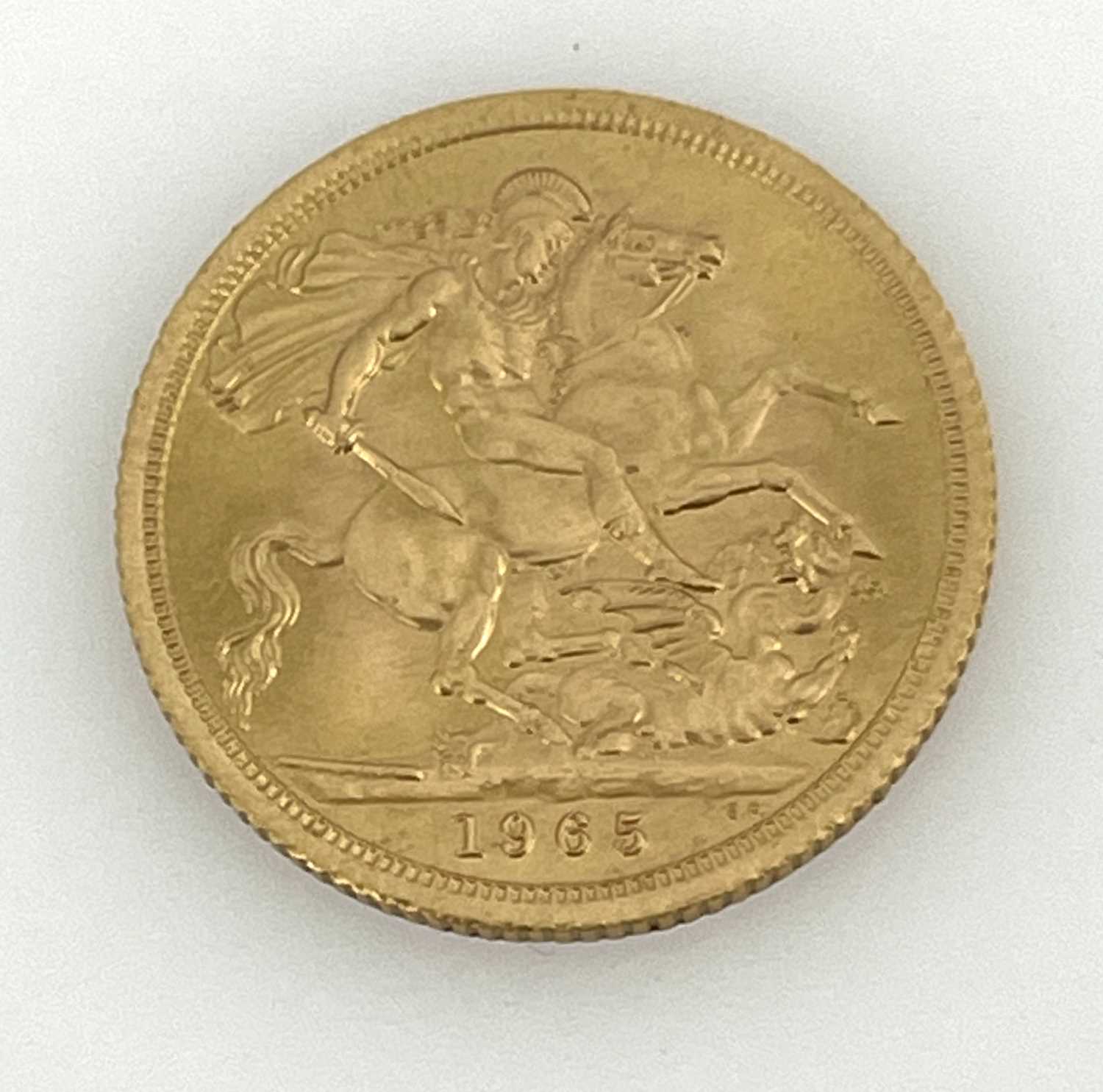 Lot 52 - Elizabeth II, gold sovereign, 1965. 8.0g