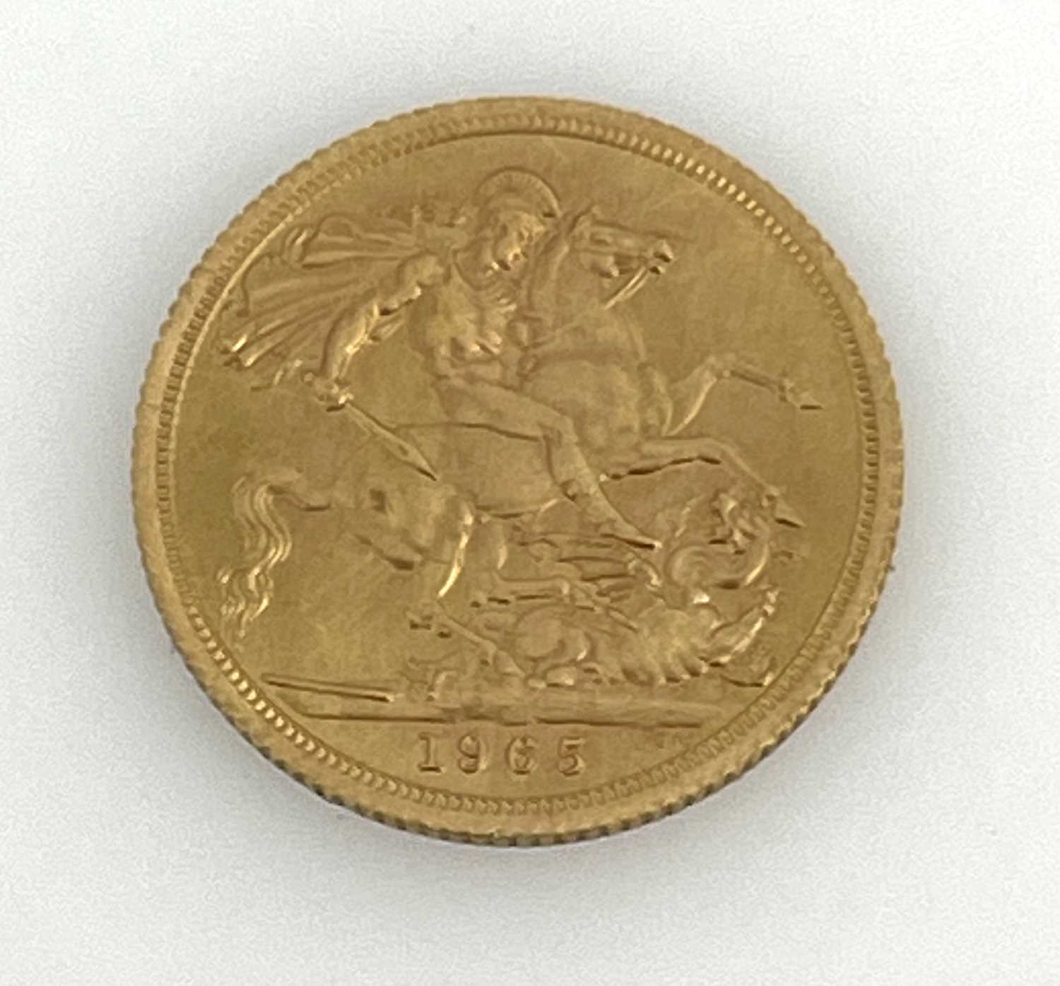 Lot 53 - Elizabeth II, gold sovereign, 1965. 8.0g