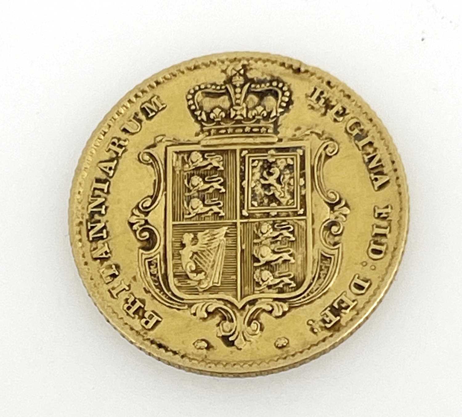 Lot 51 - Victoria, gold half sovereign, 1842, 4g