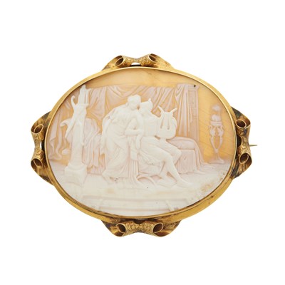 Lot 38 - A late Victorian gold shell cameo brooch