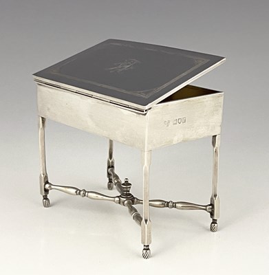 Lot 434 - A George V silver novelty playing card box,...